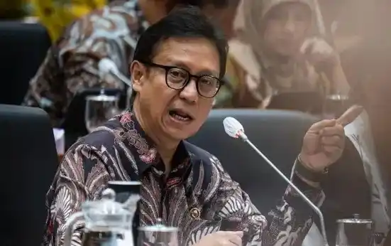 Sejumlah pernyataan Menteri Kesehatan Budi Gunadi Sadikin memicu reaksi dan perdebatan. Bahkan, menurut ketua Ikatan Dokter Indonesia, pernyataan-pernyataan menkes tergolong "berbahaya".