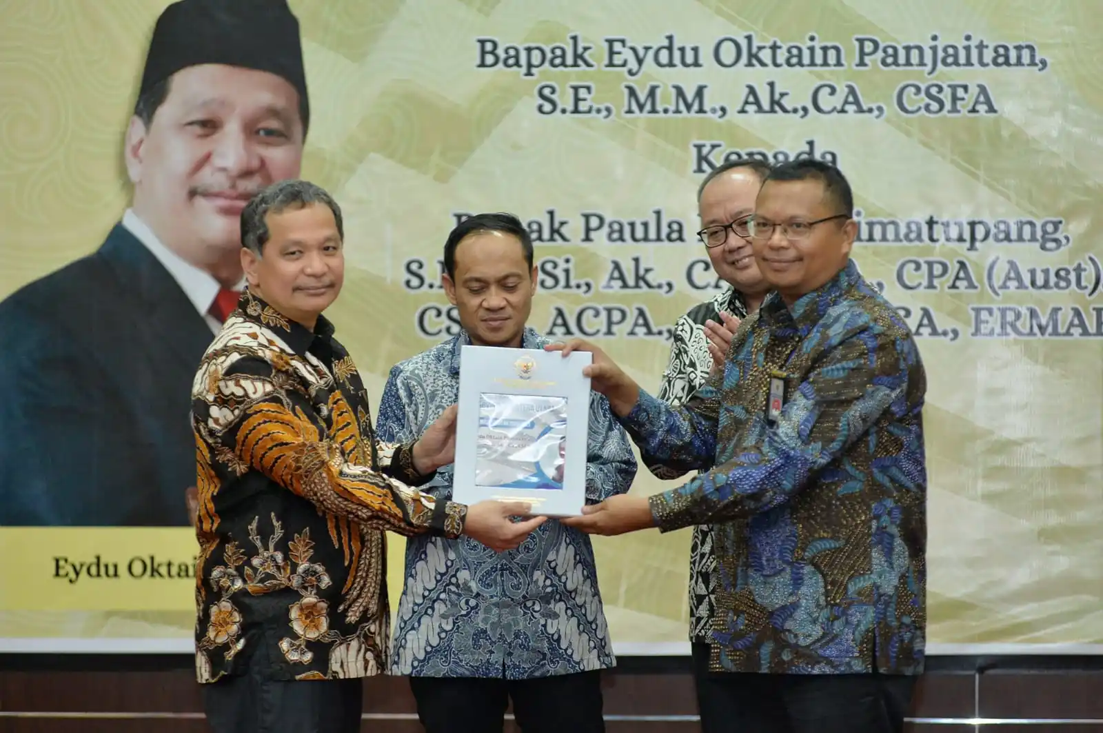 - Bupati Asahan Taufik Zainal Abidin Siregar menghadiri serah terima jabatan Kepala Badan Pemeriksa Keuangan (BPK) Perwakilan Provinsi Sumatera Utara (Sumut) yang berlangsung di Auditorium Kantor BPK Perwakilan Sumatera Utara, Medan, Selasa (18/3/2025).