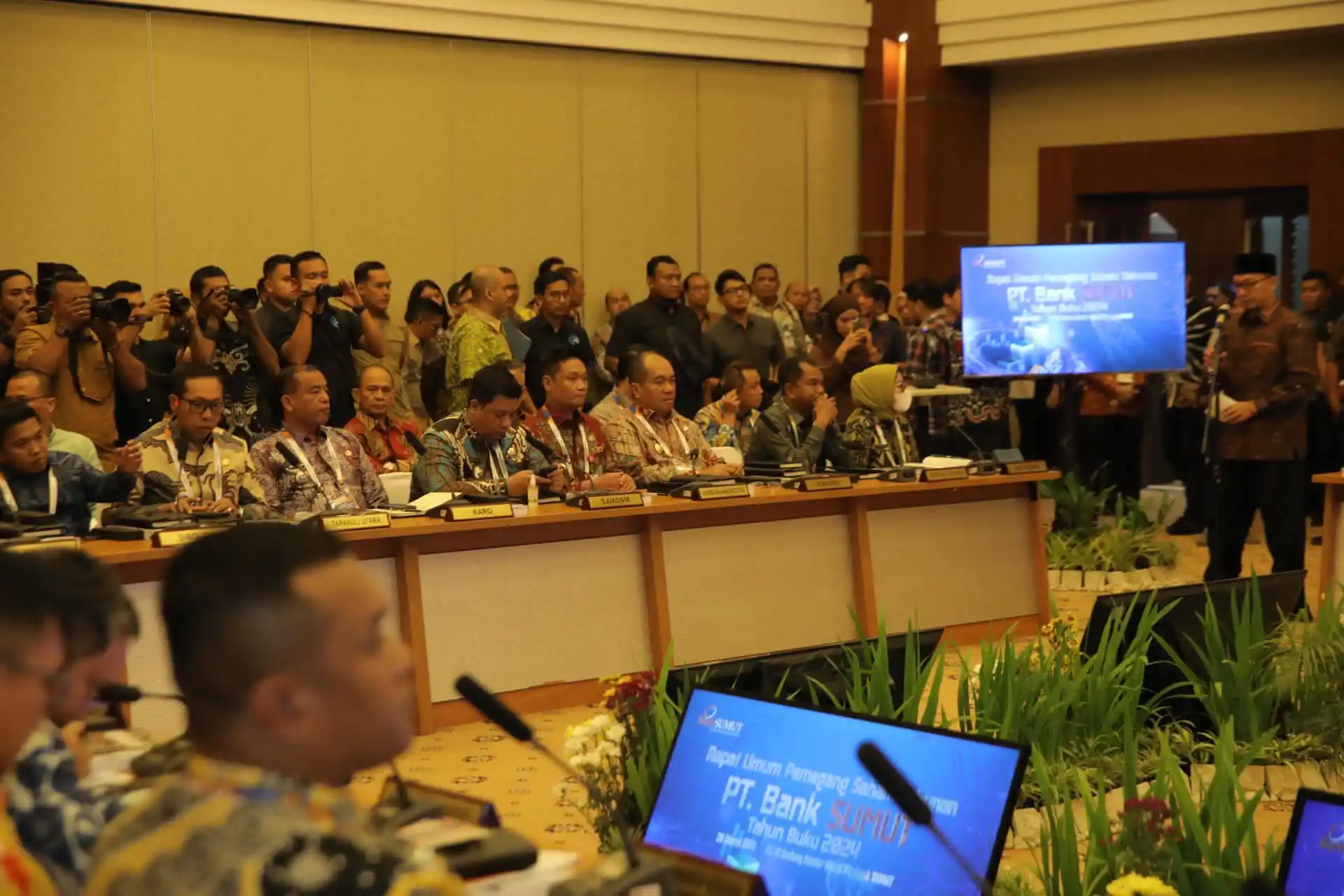 Bupati Asahan Taufik Zainal Abidin Siregar mengikuti Rapat Umum Pemegang Saham (RUPS) Tahunan Buku 2024 PT.Bank Sumut. (Foto: Ist)