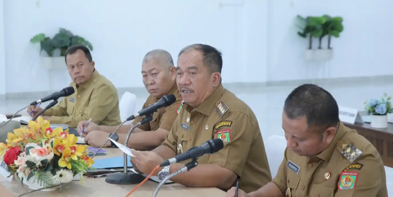 Bupati Asahan Taufik Zainal Abidin Siregar memimpin Rapat Koordinasi Pemerintahan (Rakorpem) Bulan Maret 2025 (Foto: Ist)