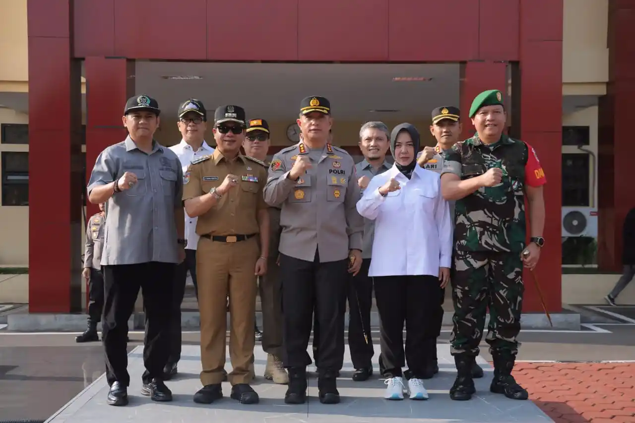 Bupati Bandung, Dadang Supriatna bersama jajaran Forum Komunikasi Pimpinan Daerah (Forkopimda) Kabupaten Bandung, Jawa Barat. (Foto: Dok/Diskominfo Kabupaten Bandung/Ist).
