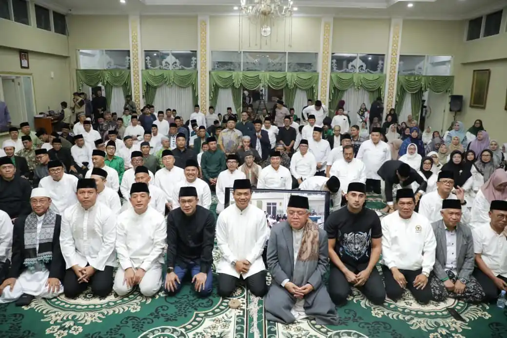 Bupati Bandung Dadang Supriatna bersama jajaran Forkopimda saat menggelar do'a bersama pada Kamis (4/9/2025) malam. (Foto: Dok/Diskominfo Kabupaten Bandung/Ist).