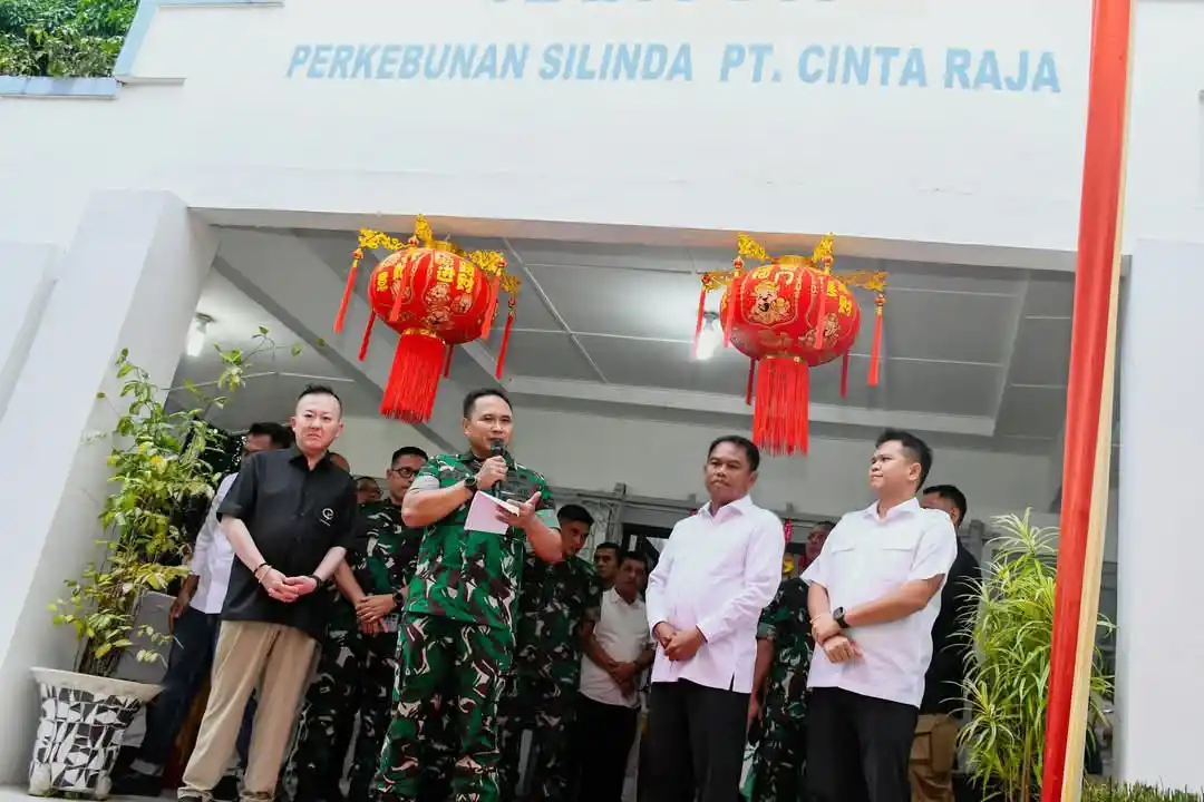 Bupati Serdang Bedagai (Sergai), Darma Wijaya bersama Wakil Bupati (Wabup), Adlin Tambunan menghadiri perayaan Tahun Baru Imlek yang diselenggarakan oleh PT. Cinta Raja di Kecamatan Silinda, Rabu (5/2/2025).