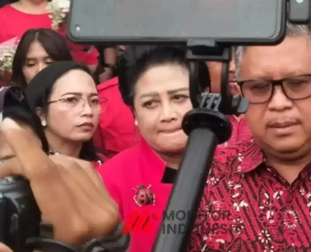 Connie Rahakundini Bakrie bersama Hasto Kristiyanto (Foto: Dok MI/Aswan)