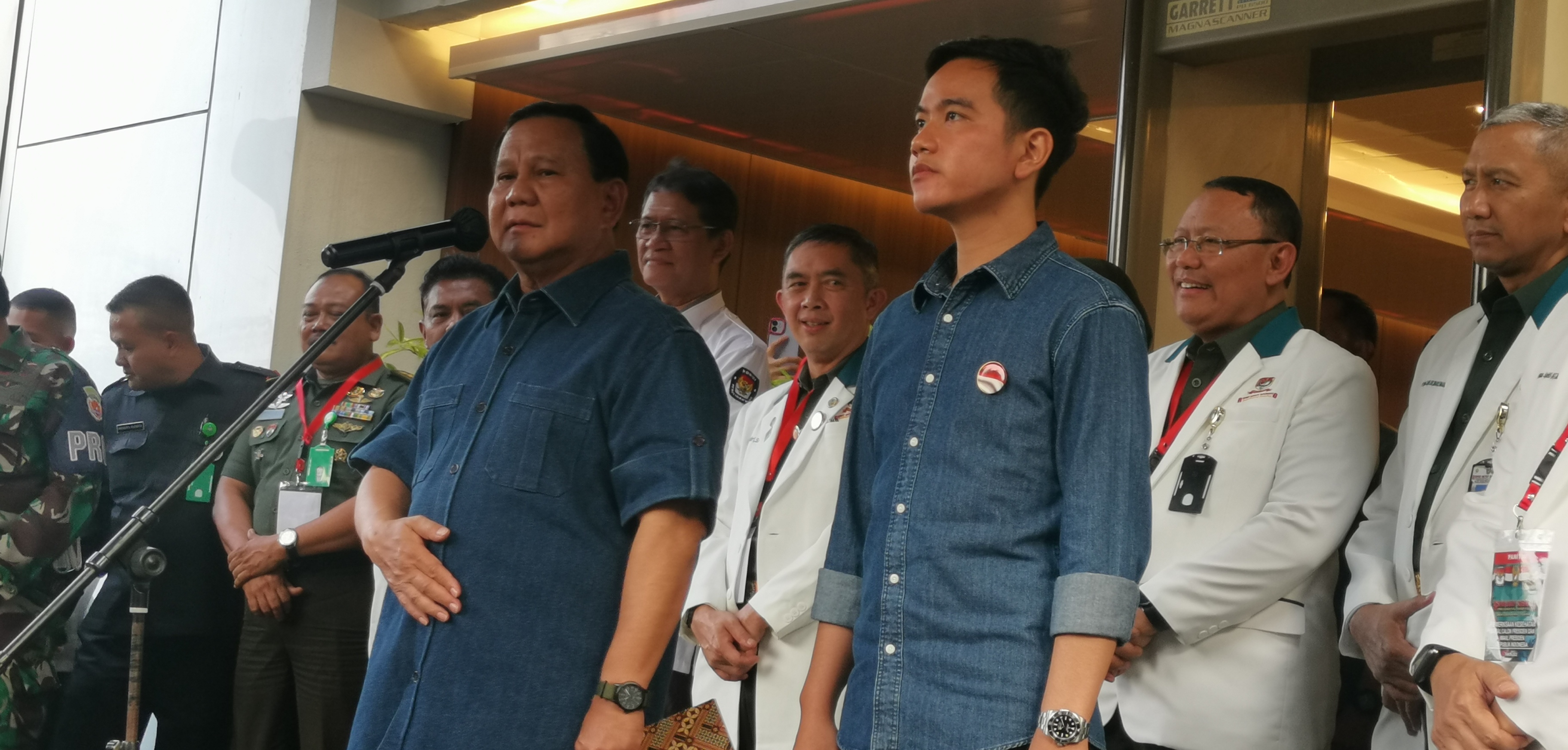 Bakal capres-cawapres Prabowo Subianto dan Gibran Rakabuming Raka (Foto: Dhanis/MI)