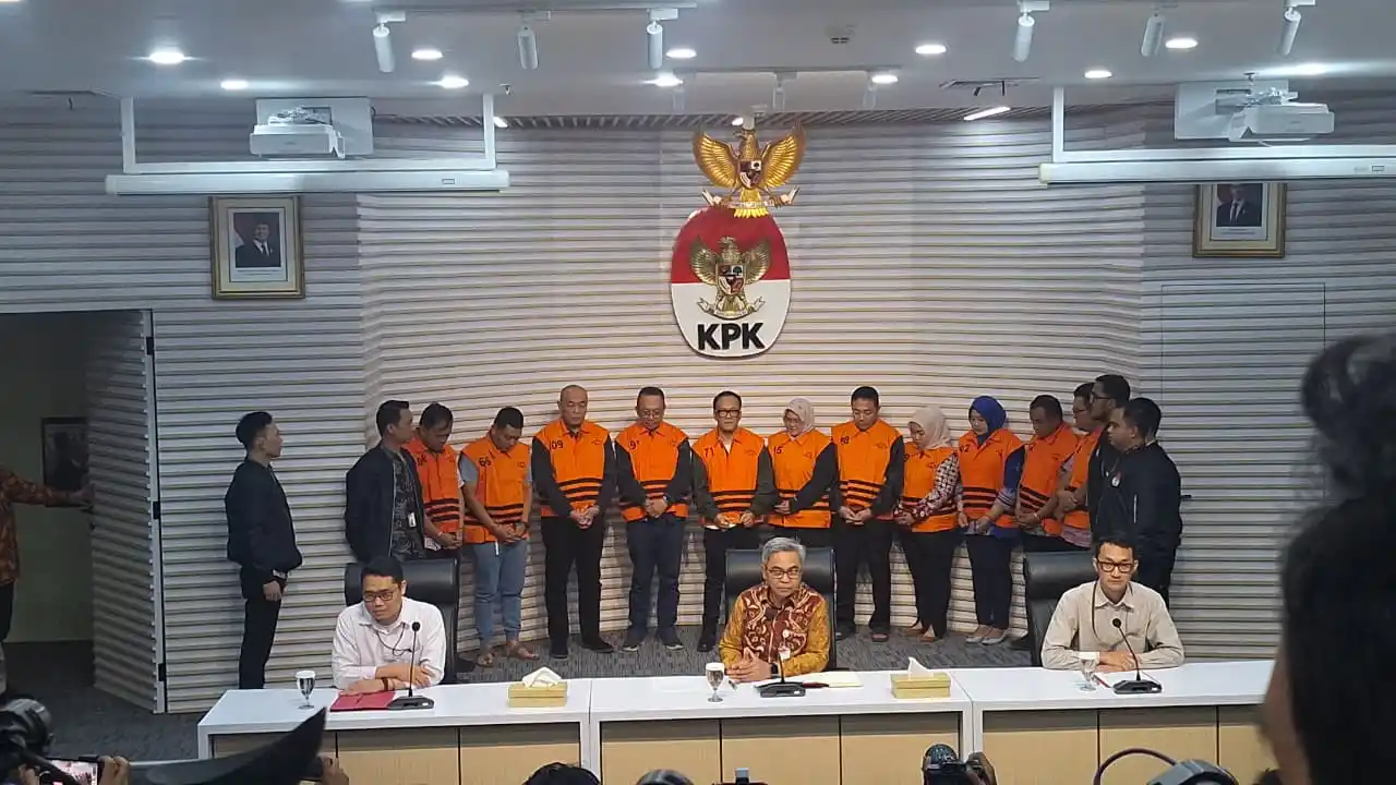 Komisi Pemberantasan Korupsi (KPK) mengusut aliran dana dugaan pemerasan dalam pengurusan sertifikat keselamatan dan kesehatan kerja (K3) di lingkungan Kementerian Ketenagakerjaan kepada Menteri Ketenagakerjaan Yassierli hingga mantan Menaker Ida Fauziyah.