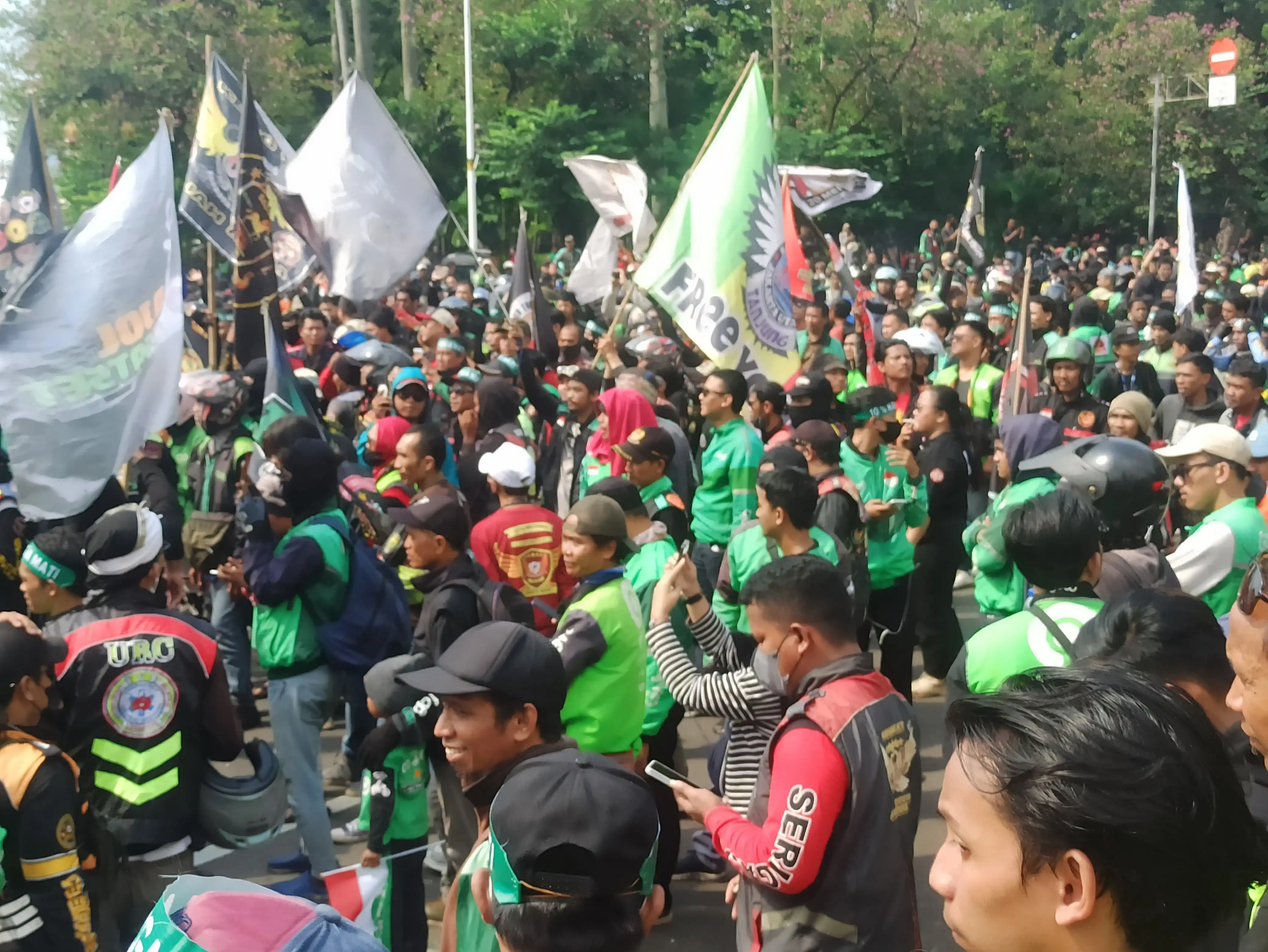 Demo ribuan driver ojol pada Selasa, 20 Mei 2025 (Foto: Ist)