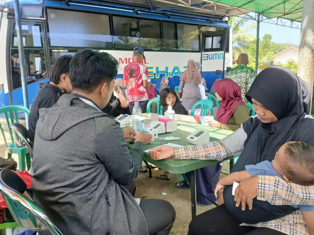 Sebanyak 125 Warga Desa Belo Laut Bisa Berobat Gratis di Mobil Sehat PT Timah [Foto: Doc. PT Timah]