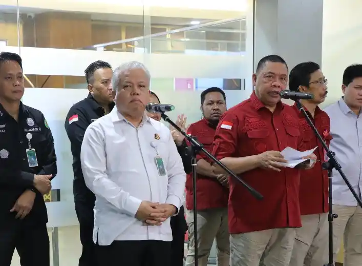 Direktur Penyidikan Jampidsus Kejagung, Abdul Qohar (kanan) dan Kepala Pusat Penerangan Hukum (Kapuspenkum) Kejagung, Harli Siregar (kiri) (Foto: Dok MI/Aswan)
