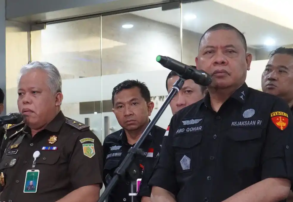 Dirdik Jampidsus Kejagung, Abdul Qohar (kanan) dan Kapuspenkum Kejagung, Harli Siregar (Foto: Dok MI/Aswan)