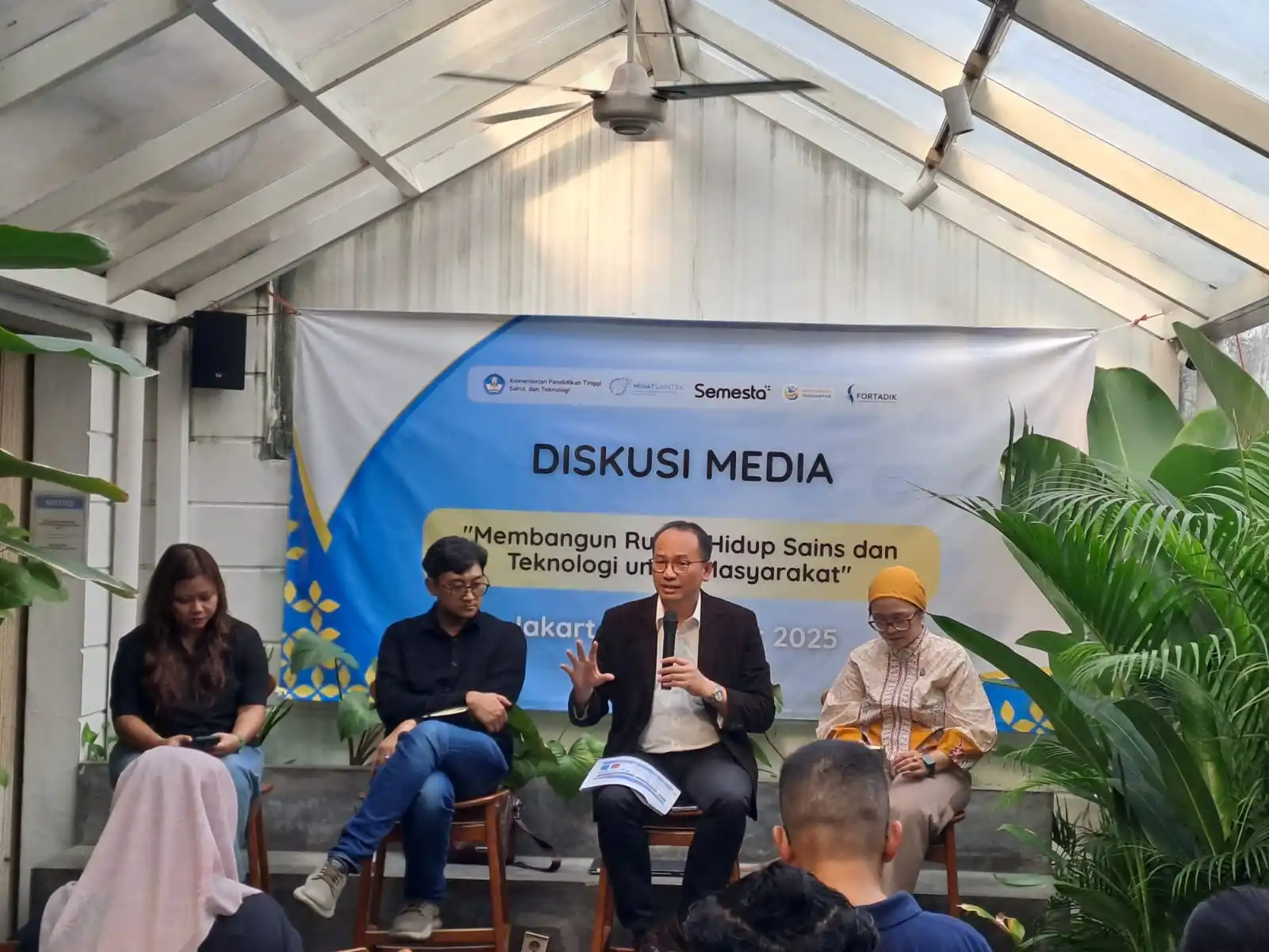 Direktur Diseminasi dan Pemanfaatan Sains dan Teknologi Kemendiktisaintek, Yudi Darma, dalam Diskusi Media Membangun Ruang Hidup Sains dan Teknologi untuk Masyarakat di Jakarta. (Foto. Rizal Siregar)