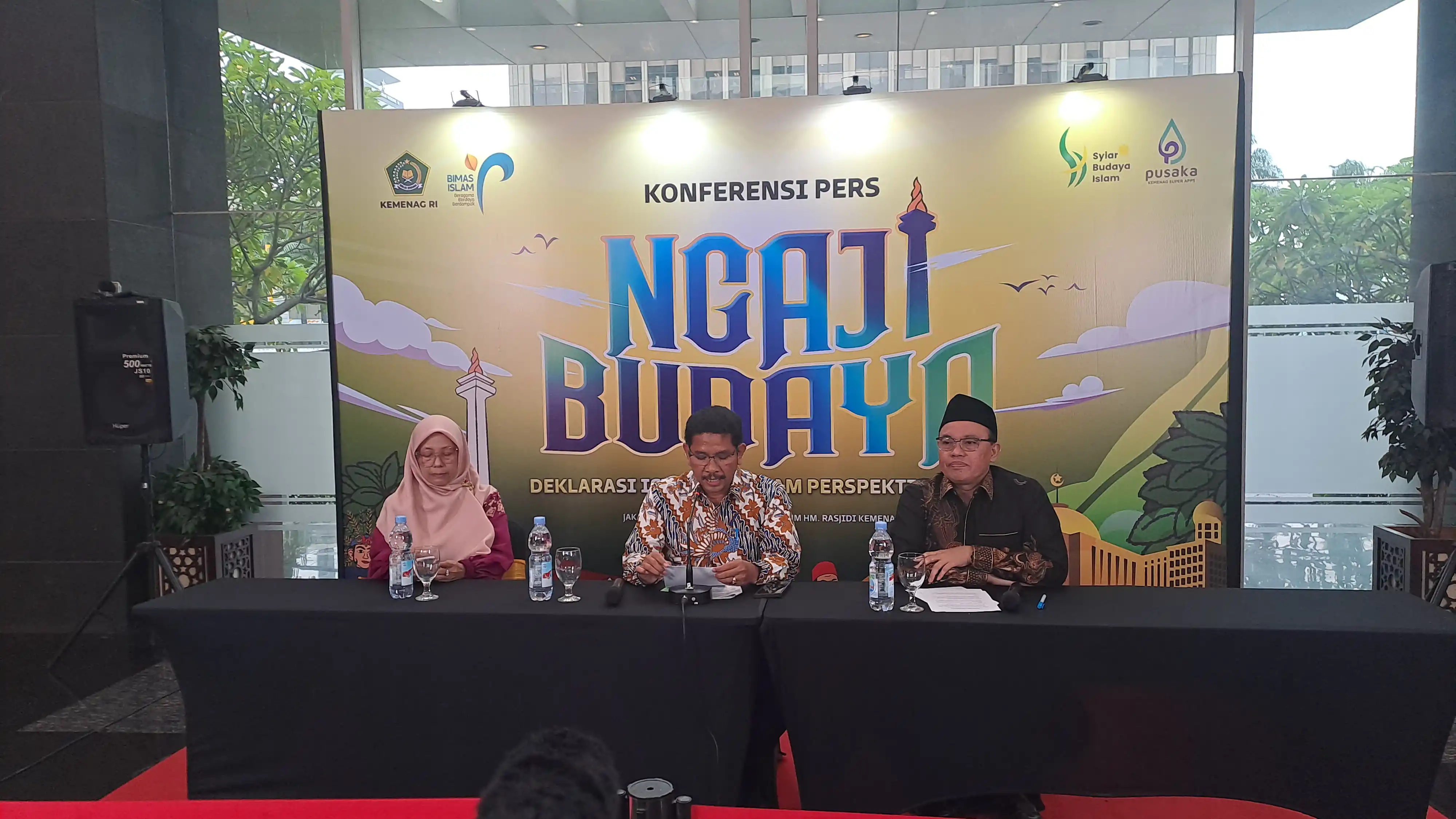 Direktur Jenderal Bimbingan Masyarakat Islam Kemenag, Abu Rokhma (Tengah) saat beberkan Ngaji Budaya. (Foto: Rizal)