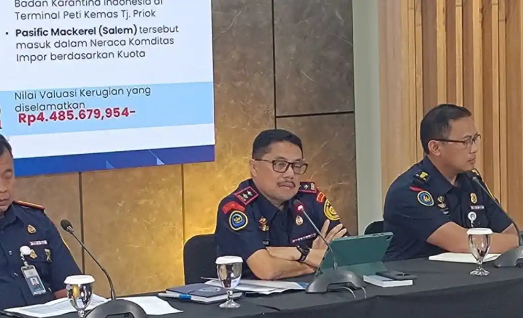 Direktur Pengawasan Sumber Daya Perikanan KKP, Halid K. Jusuf (Tengah) (Foto: Istimewa)