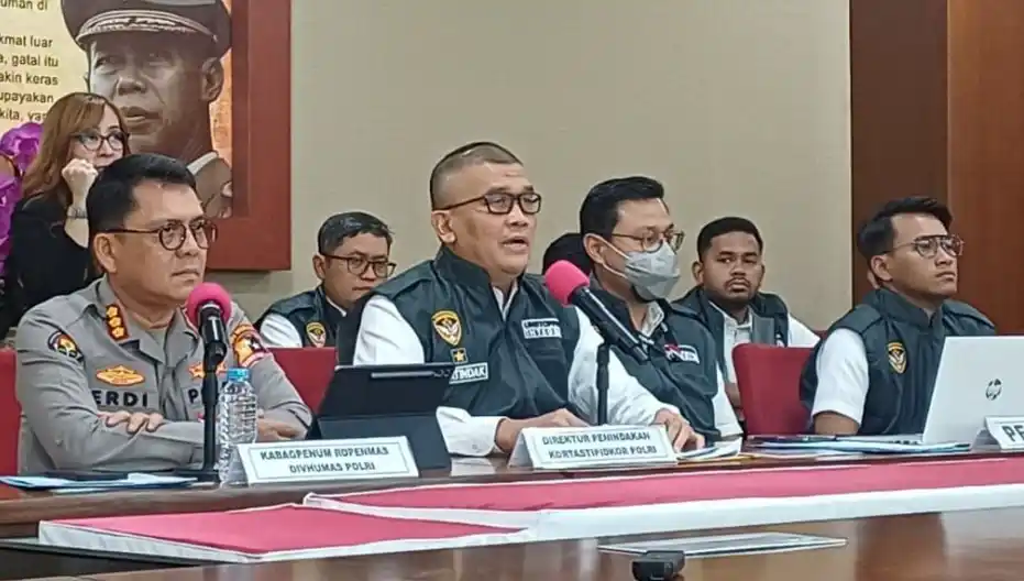 Direktur Penindakan Kortas Tipikor Polri Brigjen Totok Suharyanto (Tengah) (Foto: Repro)