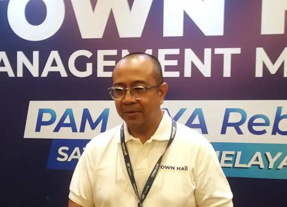 Direktur Utama Perumda PAM Jaya Arief Nasrudin memberikan keterangan selepas acara Town Hall Management Meeting di Jakarta, Kamis (17/11/2022)