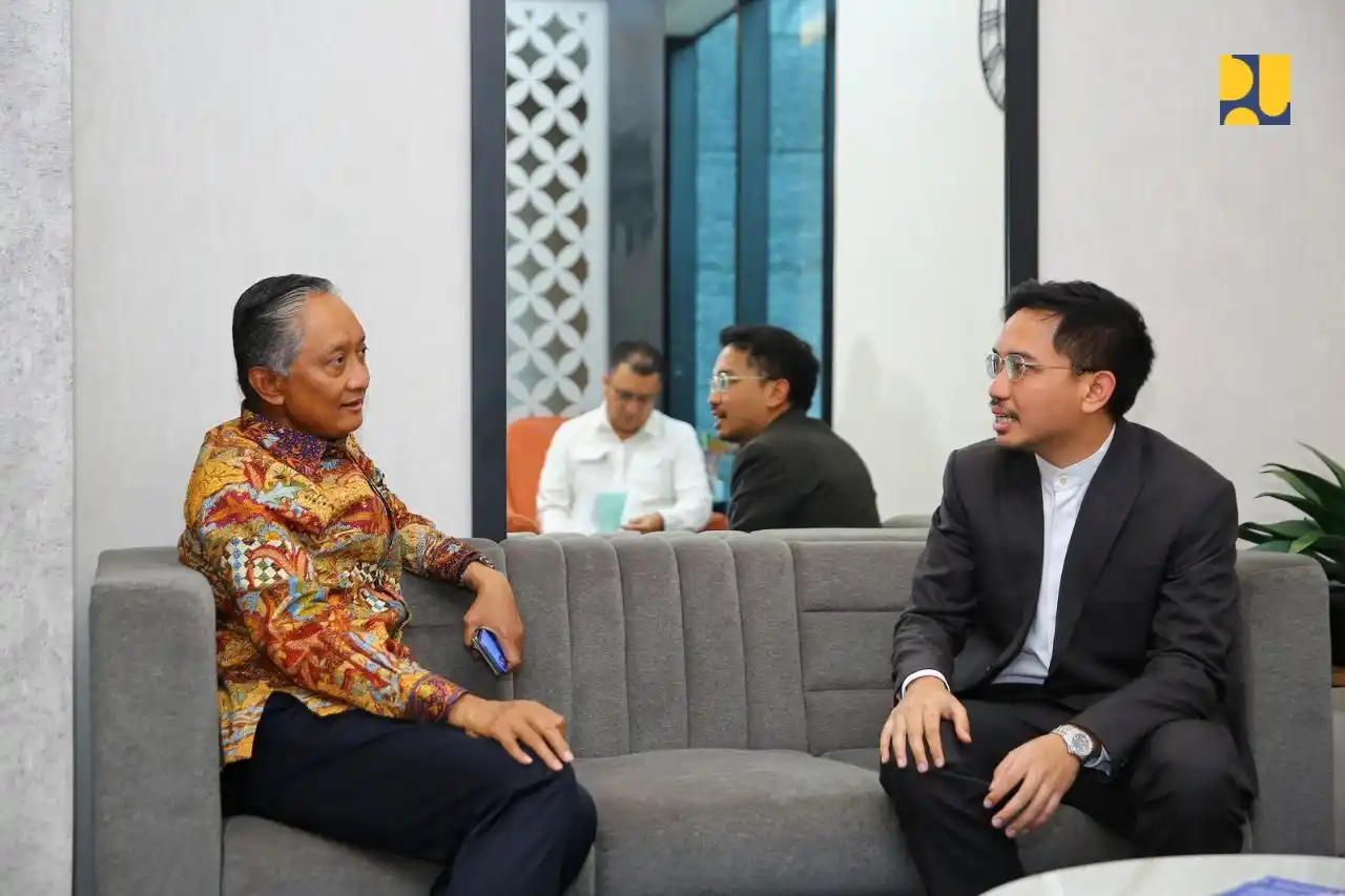 Menteri Pekerjaan Umum Dody Hanggodo menerima kunjungan Kanjeng Gusti Pangeran Adipati Arya (KGPAA) Mangkunegara X, Gusti Bhre. Keduanya membahas penataan kawasan Mangkunegaran