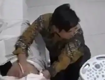 Dokter kandungan bernama M Syafril Firdaus, yang diduga mencabuli Ibu hamil saat USG di Garut, Jawa Barat. [Foto: Tangkapan layar]