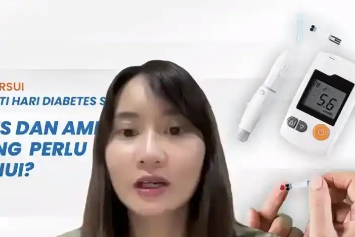 Dokter Spesialis Penyakit Dalam RSUI dr. Livy Bonita, Sp.PD memberi paparan pada seminar daring FKUI (Foto: Antara)