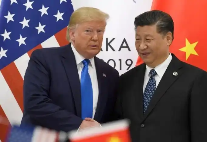 Presiden Donald Trump bersama Presiden China Xi Jinping dalam pertemuan di sela-sela KTT G20 di Osaka, Jepang, 29 Juni 2019