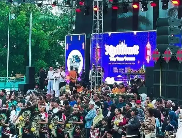 Suasana Buka Bersama dan Tasyakuran Sukses Pilkada 2024, di  lapangan kantor Bupati Blitar (Foto: Dok MI/JK)