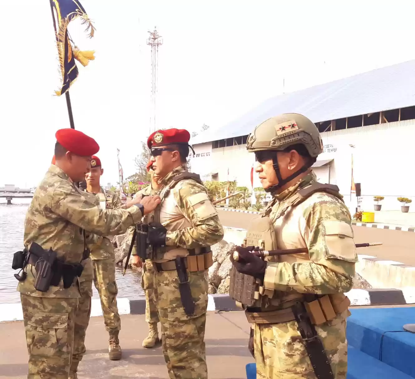 Dua Perwira Tinggi TNI AL Dianugerahi Brevet Kehormatan Manusia Katak