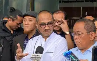 Abraham Samad dan sejumlah anggota Koalisi Masyarakat Sipil melaporkan adanya dugaan korupsi Aguan atau Sugianto Kusuma pemilik Agung Sedayu Group di Proyek Strategis Nasional (Foto: Dok MI)