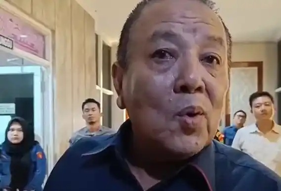 Mantan Gubernur Lampung, Arinal Djunaidi, diperiksa Kejaksaan Tinggi (Kejati) Lampung atas kasus dugaan korupsi di PT Lampung Energi Berjaya (LEB). Pemeriksaan dilakukan di kantor Kejati Lampung pada Kamis (4/9/2025) sejak pukul 11.00 WIB hingga Jumat (5/9/2025) pukul 01.20 WIB.