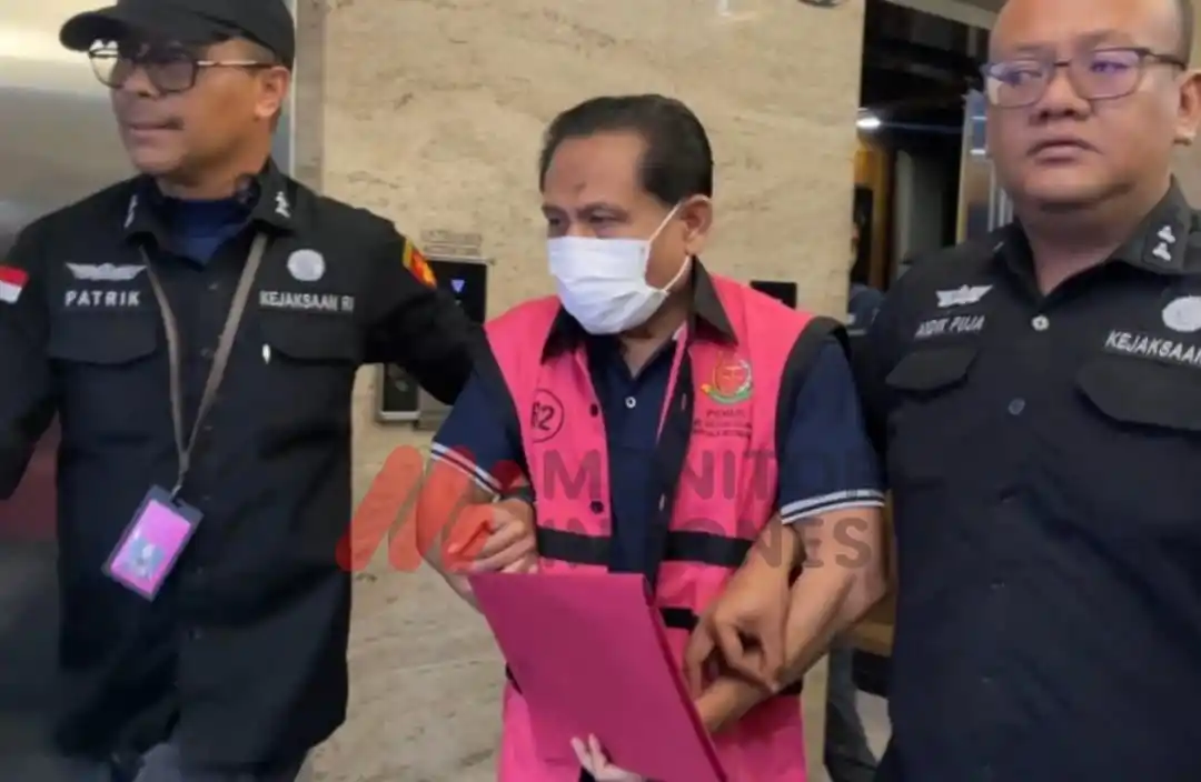 Eks Ketua Pengadilan Negeri (PN) Surabaya Rudi Suparmono (tengah) (Foto: Dok MI/Aswan)