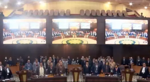 Suasana sidang Perselisihan Hasil Pemilihan Umum (PHPU) 2024 di ruang sidang MK, Jakarta, Jumat (2/4/2024)