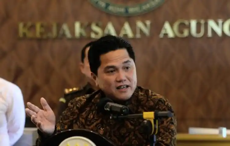 Menteri Badan Usaha Milik Negara (BUMN) Erick Thohir di Kantor Kejaksaan Agung, Jakarta, Selasa (18/02/2025)