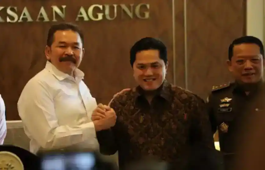 Jaksa Agung ST Burhanuddin (kiri), Menteri BUMN Erick Thohir (tengah) dan Jampidsus Febrie Adriansyah (kanan) (Foto: Dok MI)