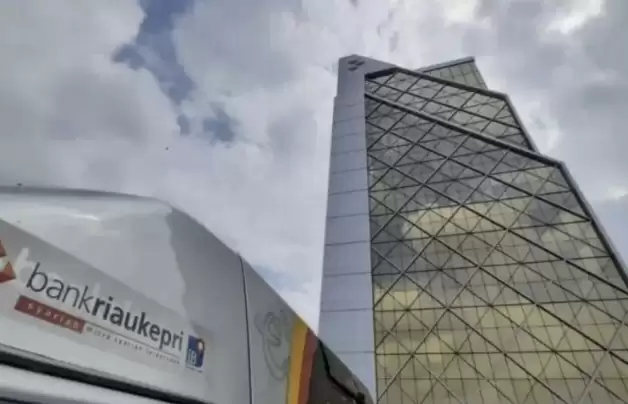 Ilustrasi - Gedung Bank Riau Kepri Syariah di Kota Pekanbaru. (Foto: ANTARA)