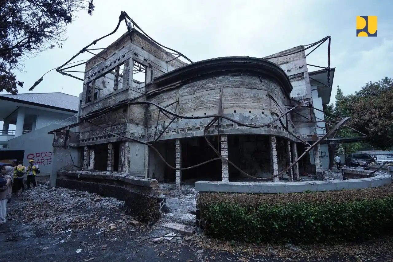 Salah satu infrastuktur yang rusak aibat aksi unjuk rasa beberapa waktu lalu. (Foto: Dok/MI/PU)