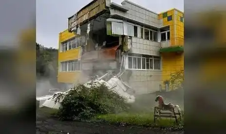 Bangunan hancur akibat gempa bumi di Timur Jauh Rusia.