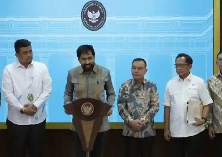 Gubernur Aceh Muzakir Manaf (Tengah) (Foto: Repro)