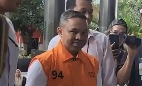 Gubernur Riau, Abdul Wahid kenakan rompi tahana KPK (Foto: Dok/MI/Aswan)