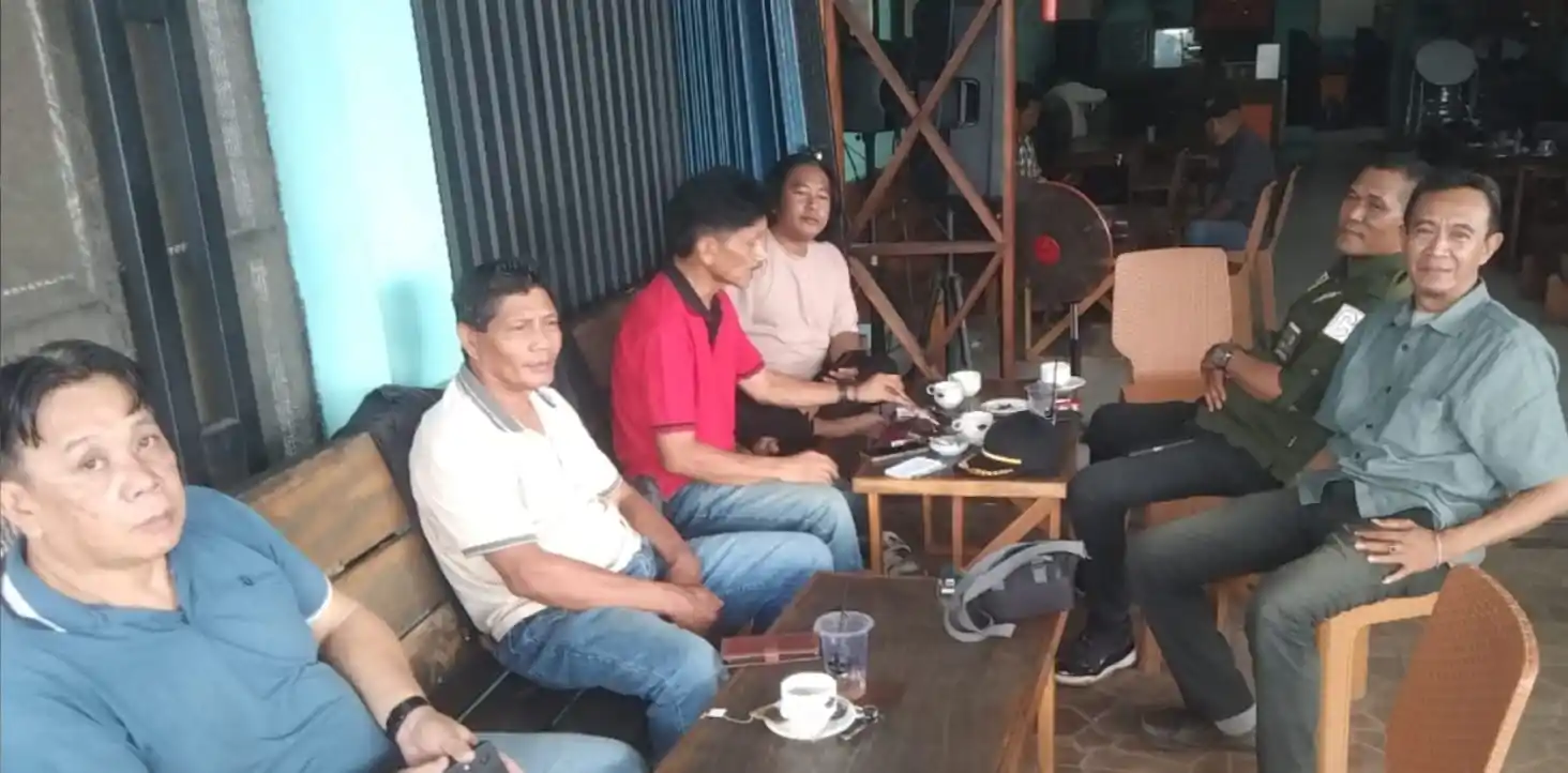 Ketua DPD Gabungan Wartawan Indonesia (GWI) Kalimantan Barat, Alfian, melakukan kunjungan silaturahmi ke Ketapang untuk memperkuat konsolidasi dan mendorong pembentukan GWI tingkat kabupaten. Dalam pertemuan bersama sejumlah wartawan, ia menekankan pentingnya solidaritas, profesionalisme, serta komitmen menjaga etika jurnalistik. Dukungan dari unsur pimpinan provinsi turut menjadi dorongan percepatan terbentuknya kepengurusan GWI Ketapang sebagai wadah penguatan peran pers dalam pembangunan daerah.