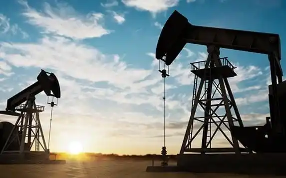 Harga Minyak Dunia Melemah 4 Persen (Foto: Ist)