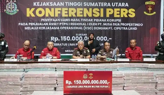 Kajati Sumatra Utara Harli Siregar (tengah) (Foto: Dok MI)