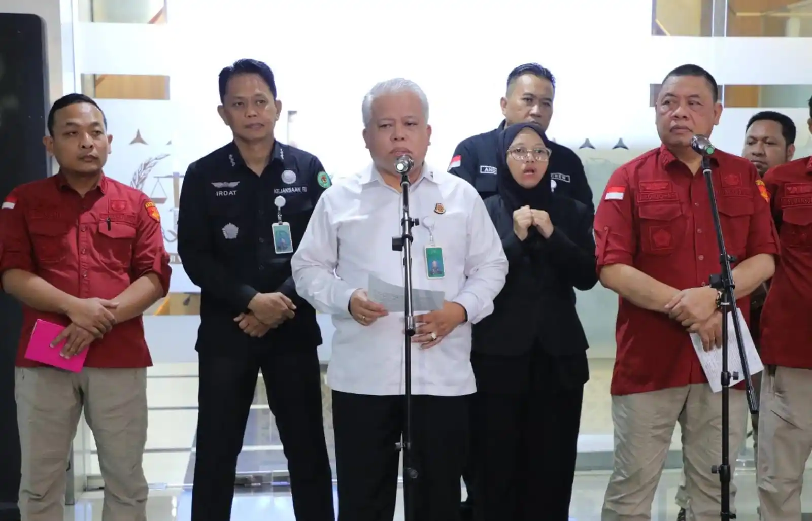 Kepala Pusat Penerangan Hukum (Kapuspenkum) Kejagung, Harli Siregar (baju putih) (Foto: Dok MI/Aswan)