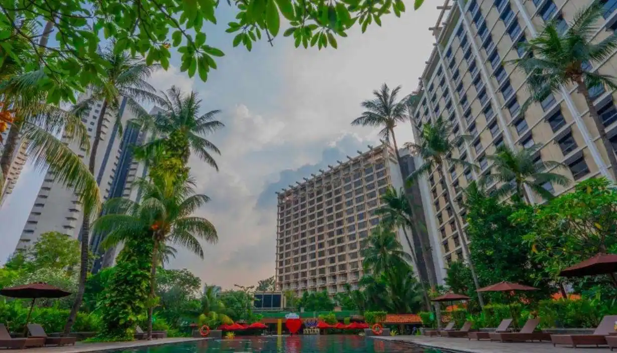 Kolam renang di Hotel Sultan, Jakarta (Foto: Istimewa)