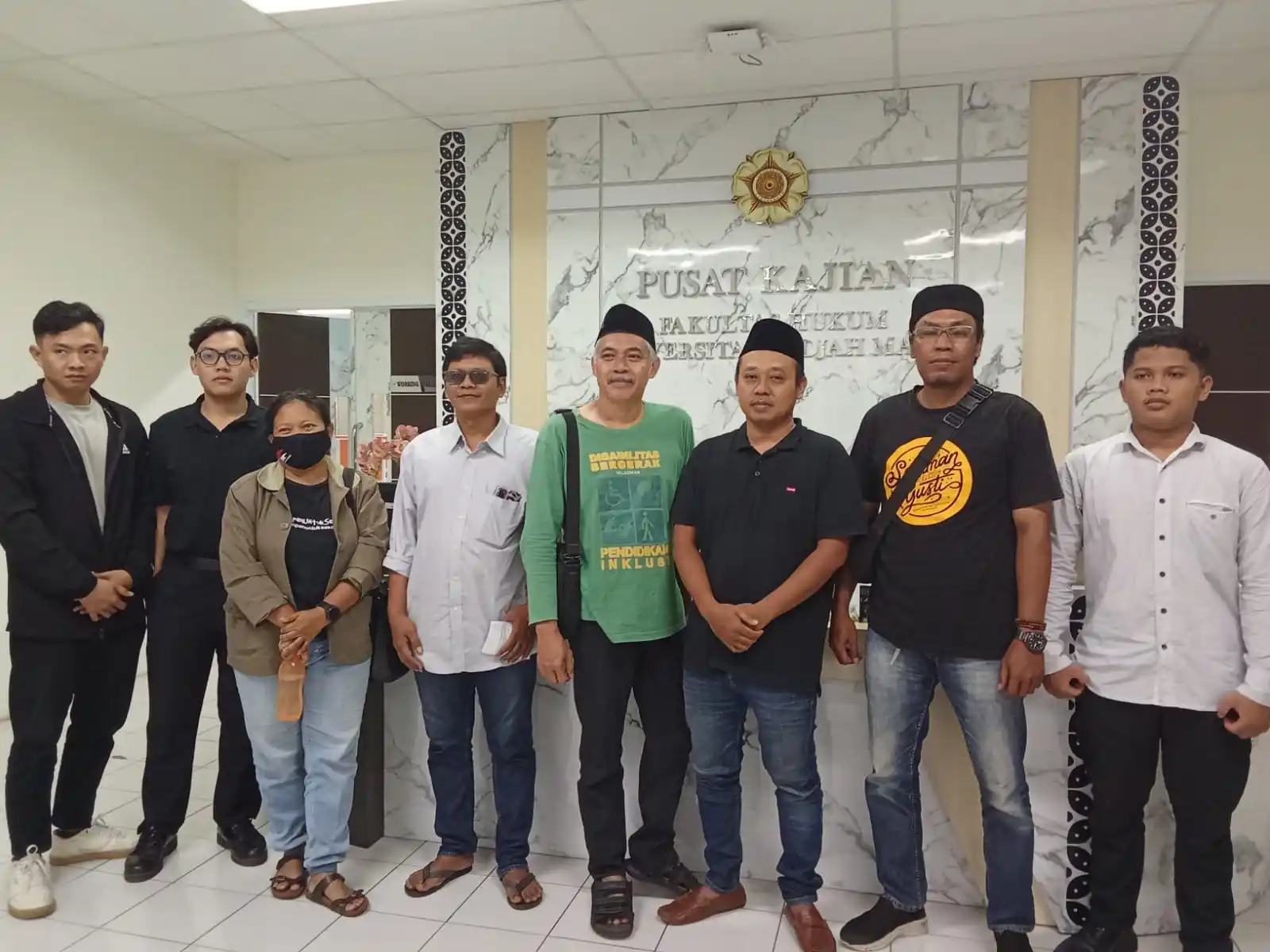 IKA PMII Klaten usai konsultasi advokasi hukum di Pusat Kajian Anti Korupsi Fakultas Hukum UGM terkait penuntasan kasus Dukcapil dan BKK (Foto: Dok/MI)