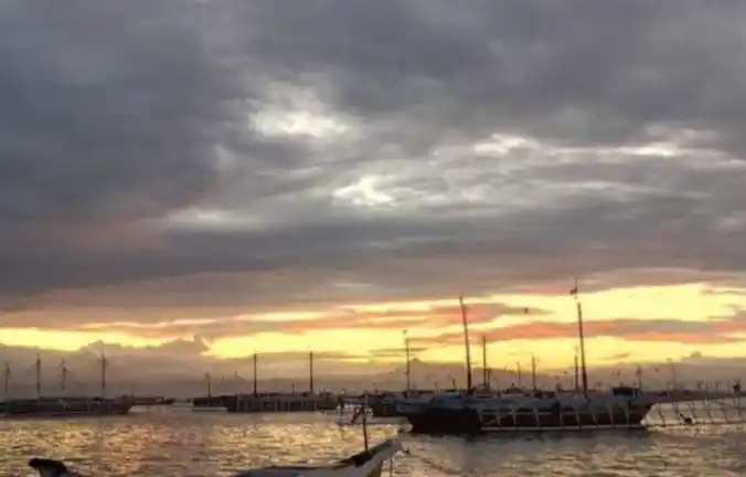 Ilustrasi - kondisi cuaca ekstrem yang tidak layak untuk melakukan pelayaran (Foto: Antara)