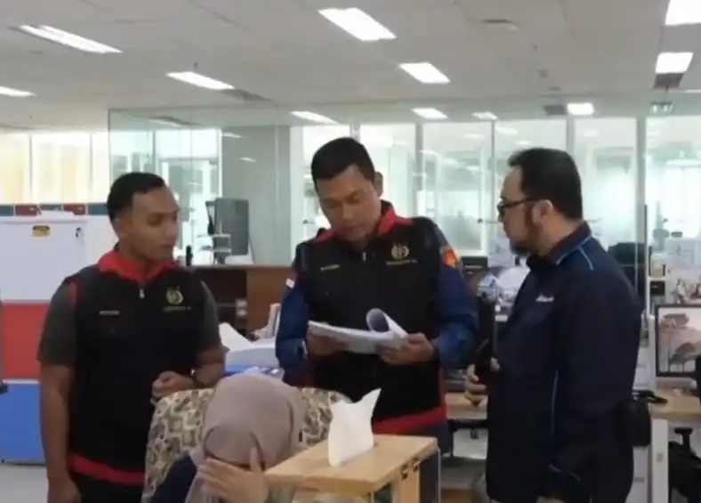 Tim Penyidik Tindak Pidana Khusus (Pidsus) Kejaksaan Tinggi Sumatera Utara (Kejati Sumut) melakukan penggeledahan di Kantor PT Indonesia Asahan Aluminium pada Kamis (13/11/2025) di Kawasan Kwala Tanjung, Kabupaten Batu Bara, Sumatera Utara. Kegiatan penggeledahan ini dilakukan karena adanya dugaan tindak pidana korupsi oleh PT Inalum kepada PT Prima Alloy Steel Universal (PASU) Tbk terkait penjualan aluminium di tahun 2019. (Foto: Dok MI)