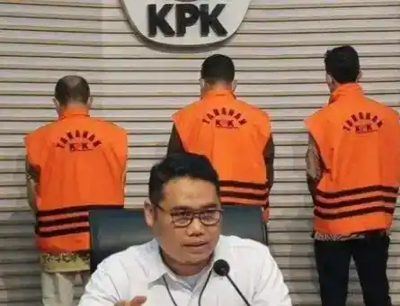 Konferensi pers penahanan tersangka suap proyek pembangunan jalur kereta api di Direktorat Jenderal Perkeretaapian (DJKA) Kementerian Perhubungan (Foto: Dok MI)