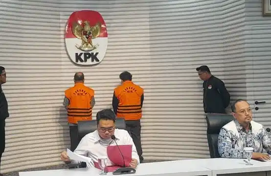 Direktur Penyidikan KPK RI, Asep Guntur Rahayu (kiri) dan Juru Bicara KPK, Tessa Mahardika Sugiarto (kanan) dalam konferensi pers penahan tersangka (Foto: Dok MI/Aswan)