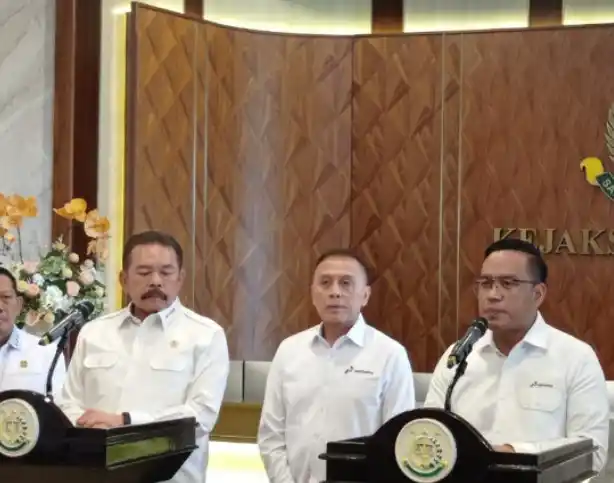 Direktur Utama PT Pertamina, Simon Aloysius Mantiri (kanan) dan Jaksa Agung, ST Burhanuddin (kiri) (Foto: Dok MI/Aswan)