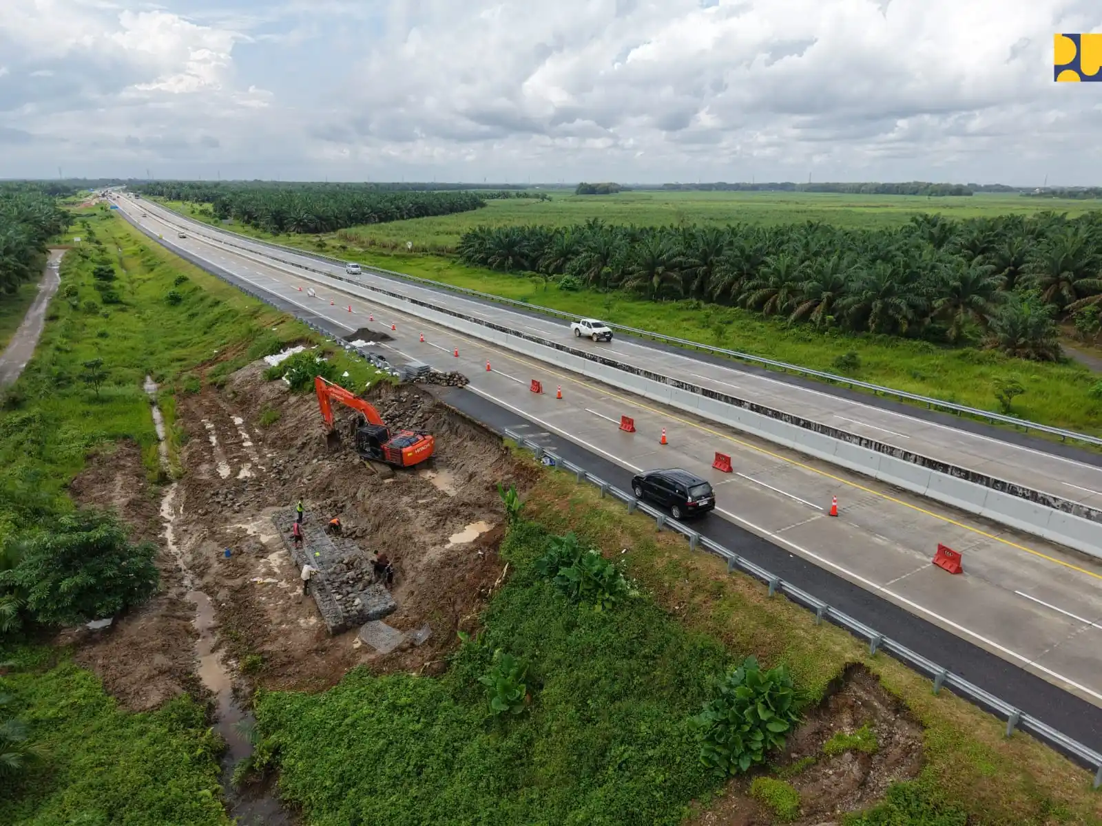 Ruas strategis Lintas Timur di Sumatera Utara yang menghubungkan Medan–Binjai–Pangkalan Brandan–Tanjung Pura hingga perbatasan Aceh telah kembali dapat dilalui, seiring percepatan penanganan infrastruktur jalan dan jembatan.
