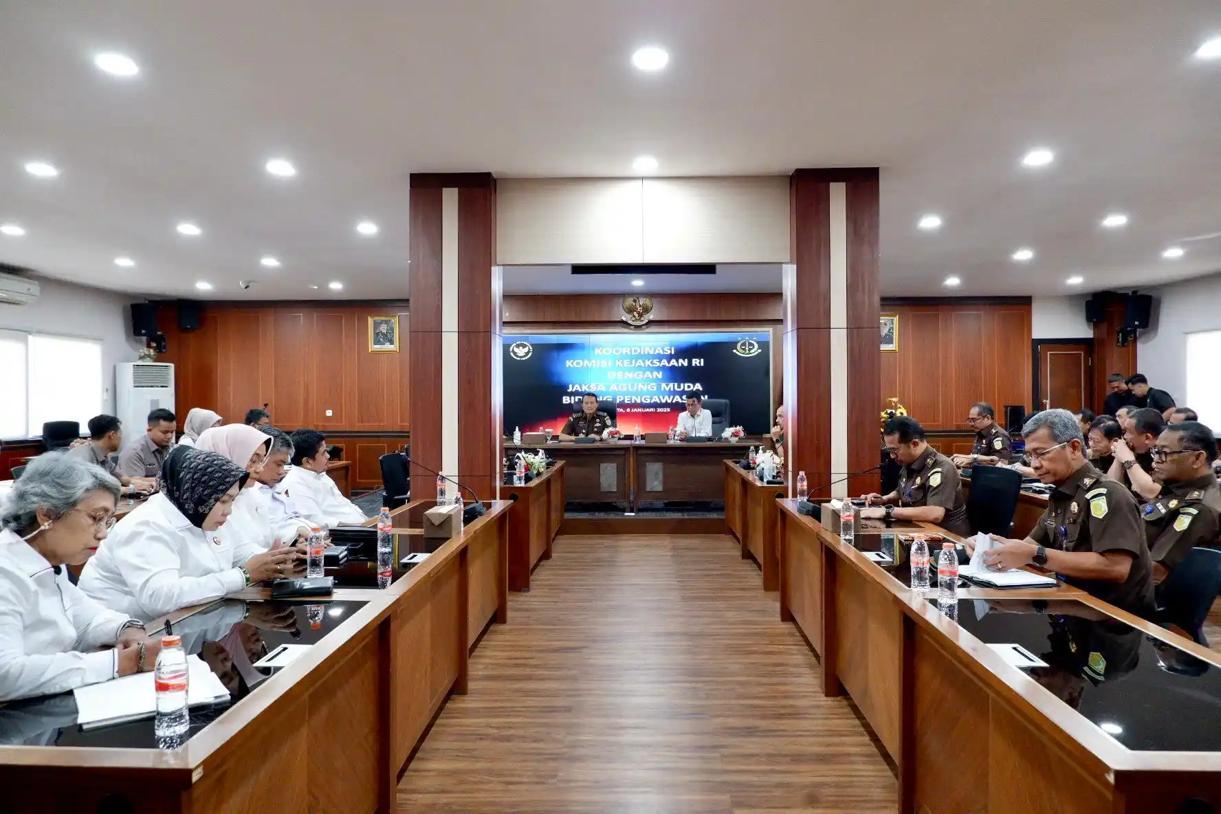 Kejaksaan Agung RI melaksanakan Rapat Koordinasi antara Jaksa Agung Muda Bidang Pengawasan (JAM Pengawasan) dengan Komisi Kejaksaan (Komjak), Senin (6/1/2024).