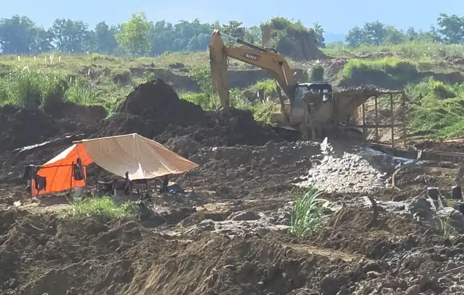 Pambangan tanpa izin alias ilegal di eks wilayah Izin Usaha Pertambangan (WIUP) milik PT Panca Logam Nusantara (PLN), di Desa Wumbubangka, Kecamatan Rarowatu Utara, Kabupaten Bombana (Foto: Dok MI/Aswan)